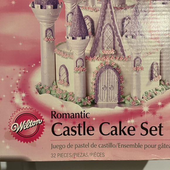NWT Castle Cake Set - Picture 3 of 4